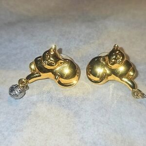 Cat 🐈 Earrings with dangle ball